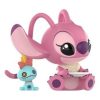 Figuras de Disney Stitch en una cita «Esperando la cena»