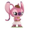 Figuras de Disney Stitch en una cita «Esperando regalos»