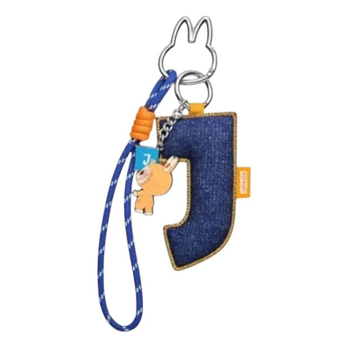 Pin Labubu para colgante con letra de amor «J»