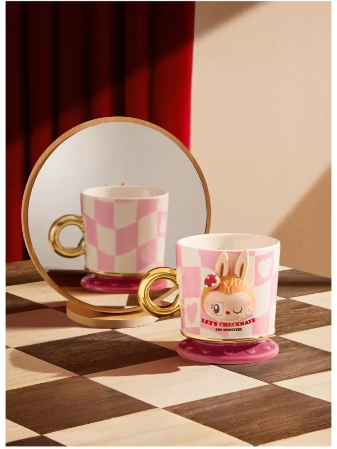 Taza de la serie Let’s Checkmate de LOS MONSTRUOS Taza de la serie Let’s Checkmate de LOS MONSTRUOS